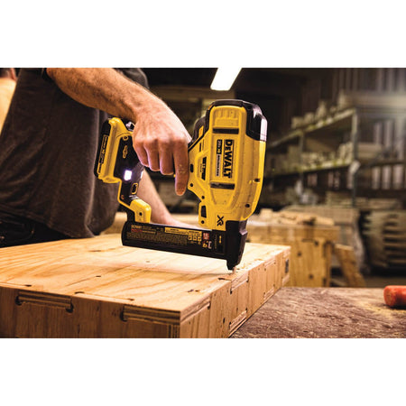 Dewalt DCN681D1 - 20V MAX 18GA NARROW CROWN STAPLER KT - Wise Line Tools