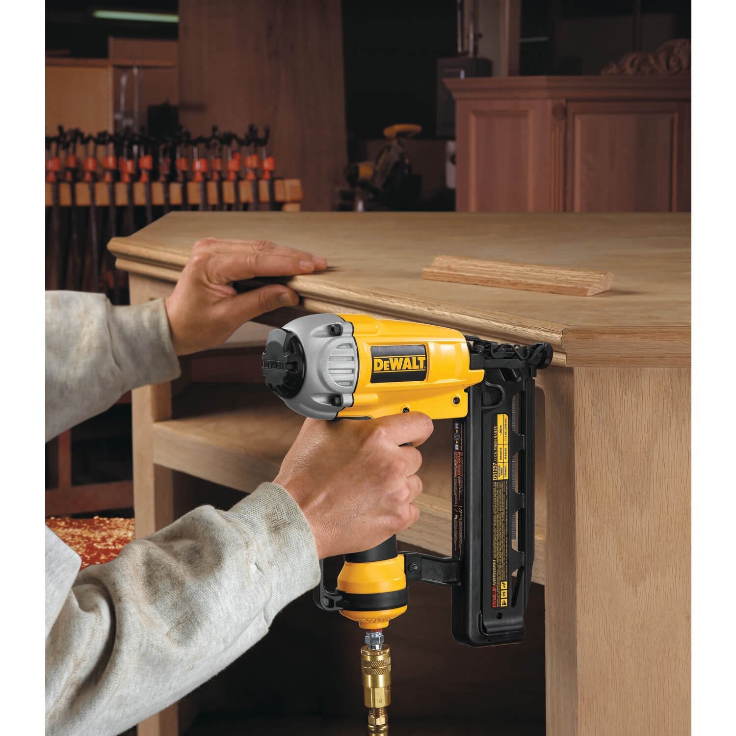 Dewalt 16 gauge straight finish blurr nailer