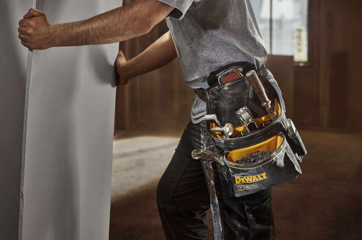 DEWALT DWST540101 Single Pouch 2023 - in use