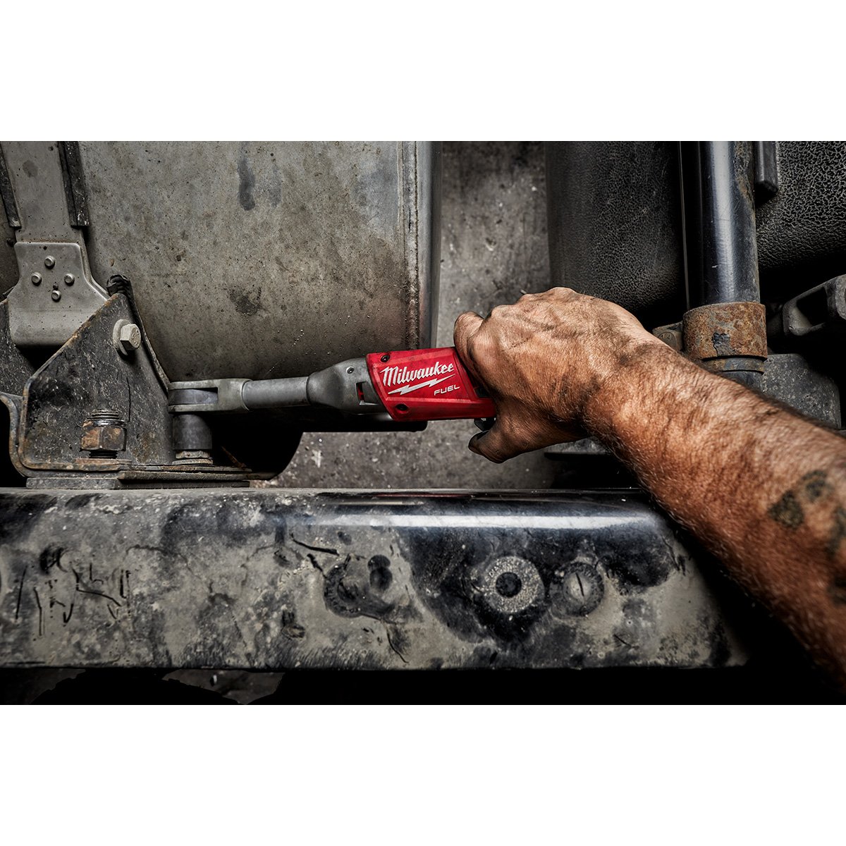 Milwaukee 2560-20 M12 FUEL™ 3/8 in. Extended Reach Ratchet - in use