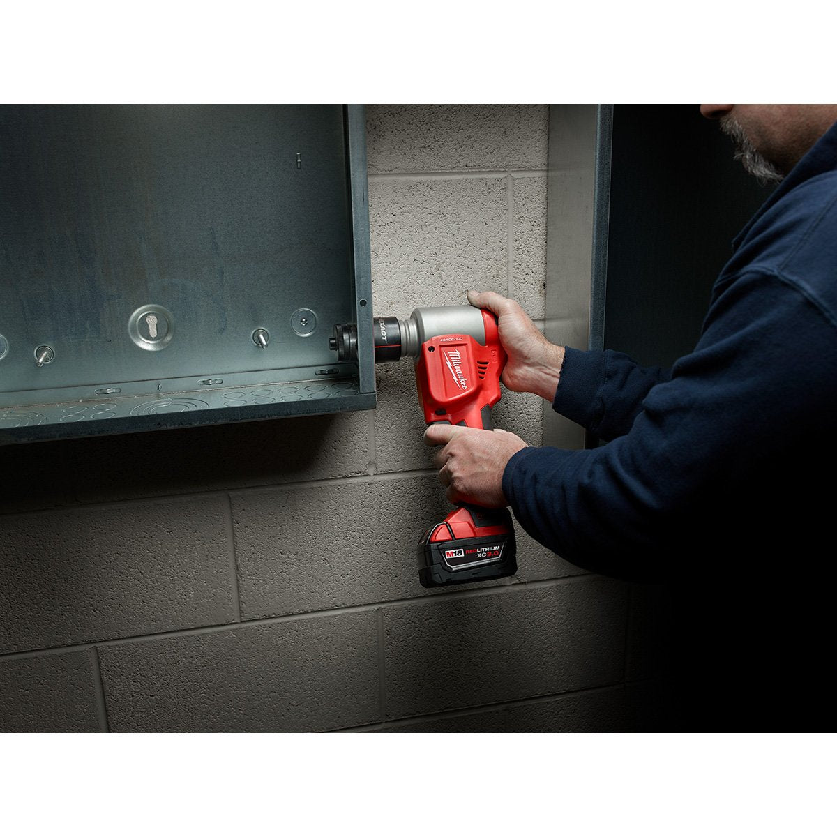 Milwaukee 2676-23 M18™ FORCE LOGIC™ 10-Ton Knockout Tool 1/2 in. to 4 in. Kit - in use