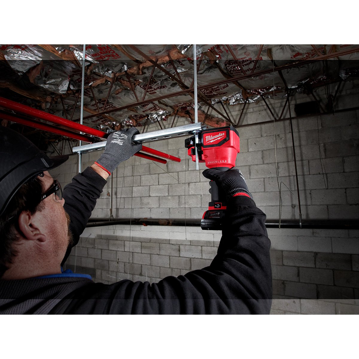 Milwaukee 2872-21 M18™ Threaded Rod Cutter Kit - in use