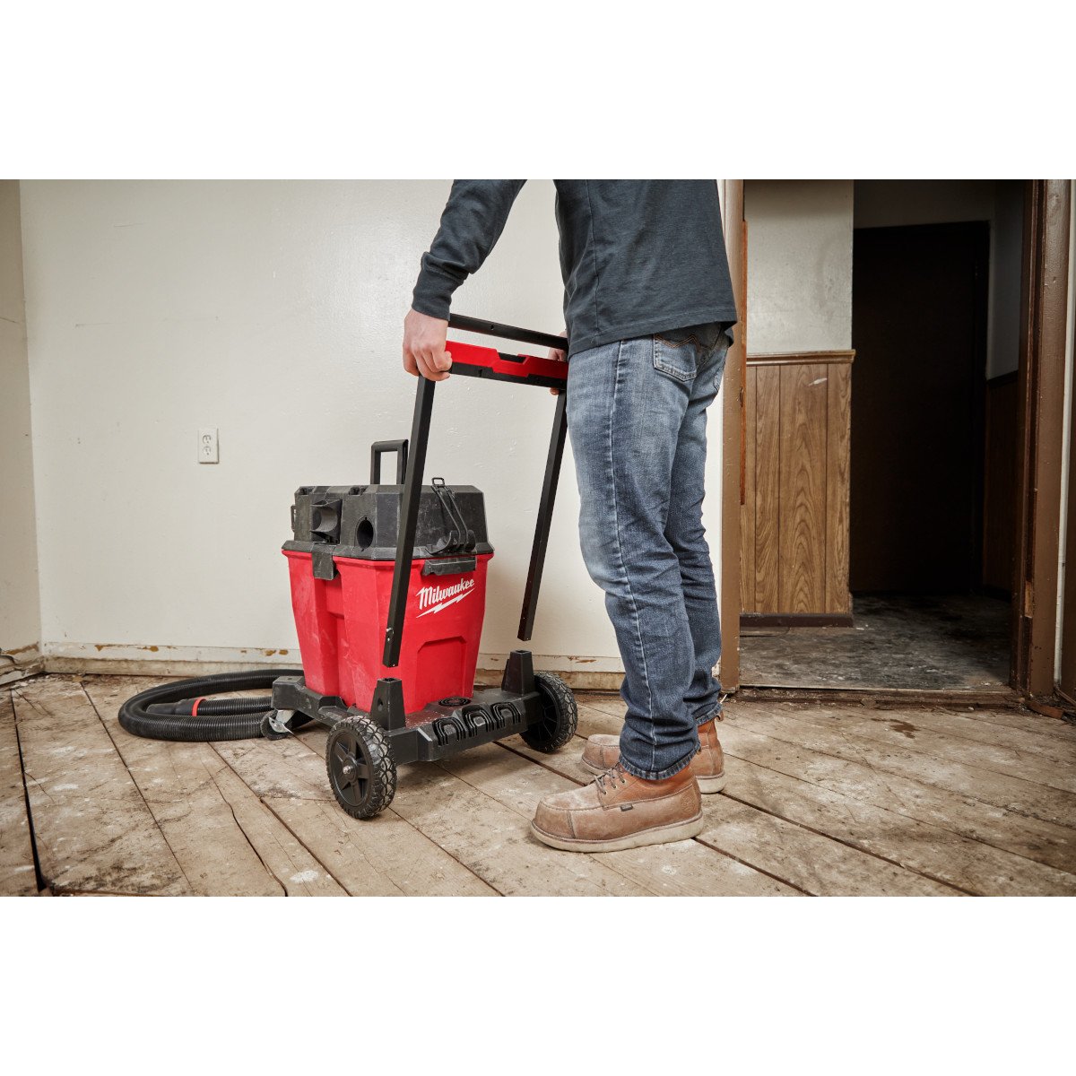 Milwaukee 0933-20 Premium Wet/Dry Vacuum Cart - in use