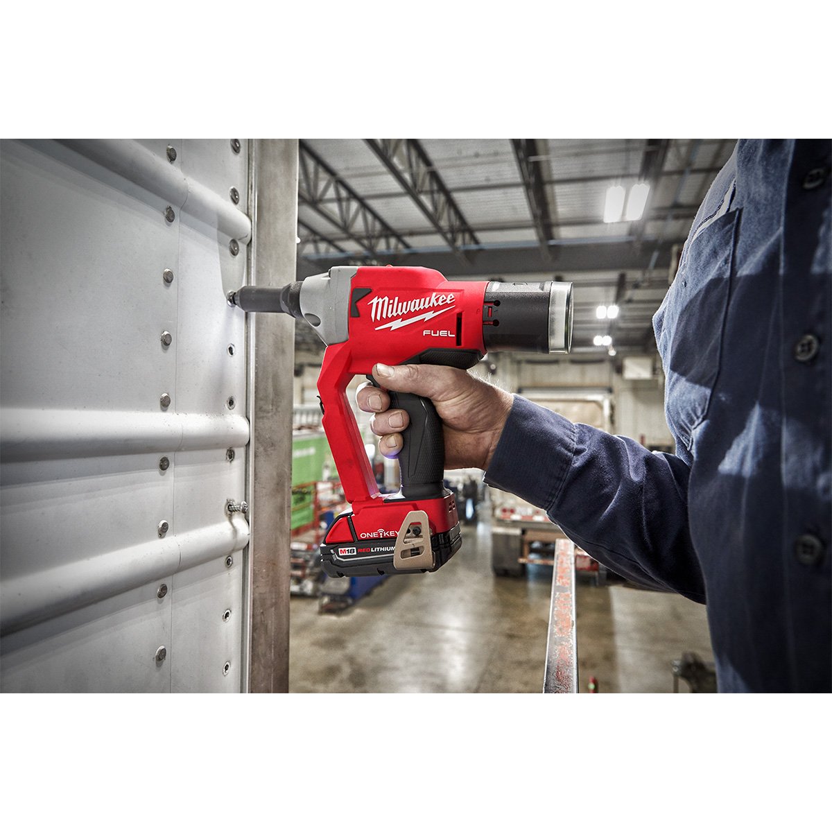 Milwaukee 2660-22CT M18 FUEL™ 1/4" Blind Rivet Tool w/ ONE-KEY™ Kit - in use