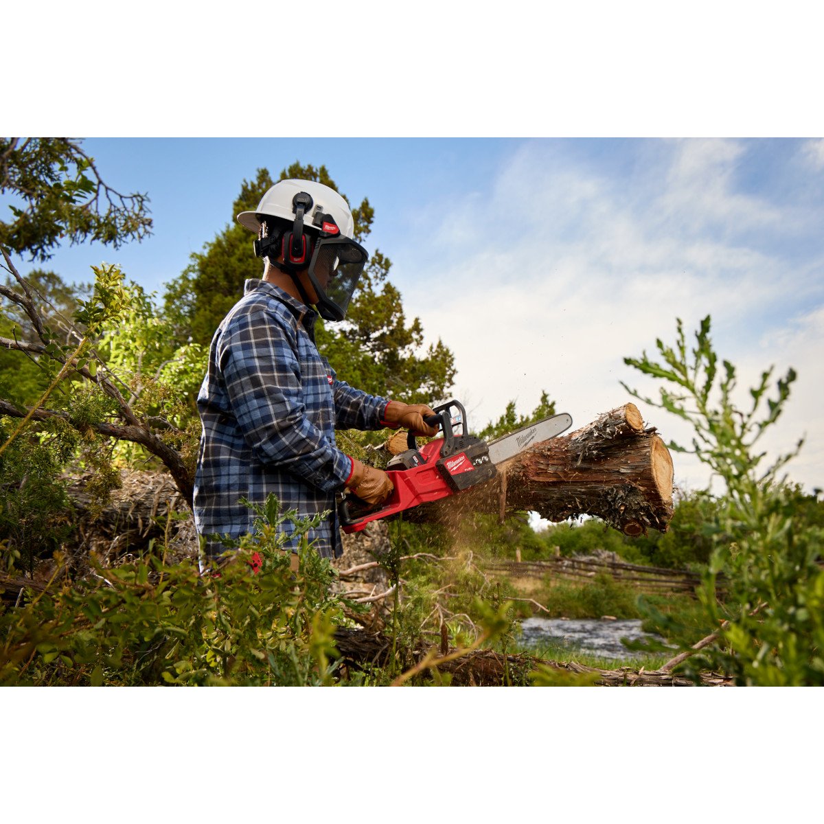 Milwaukee 2727-20 M18 FUEL™ 16 in. Chainsaw - in use