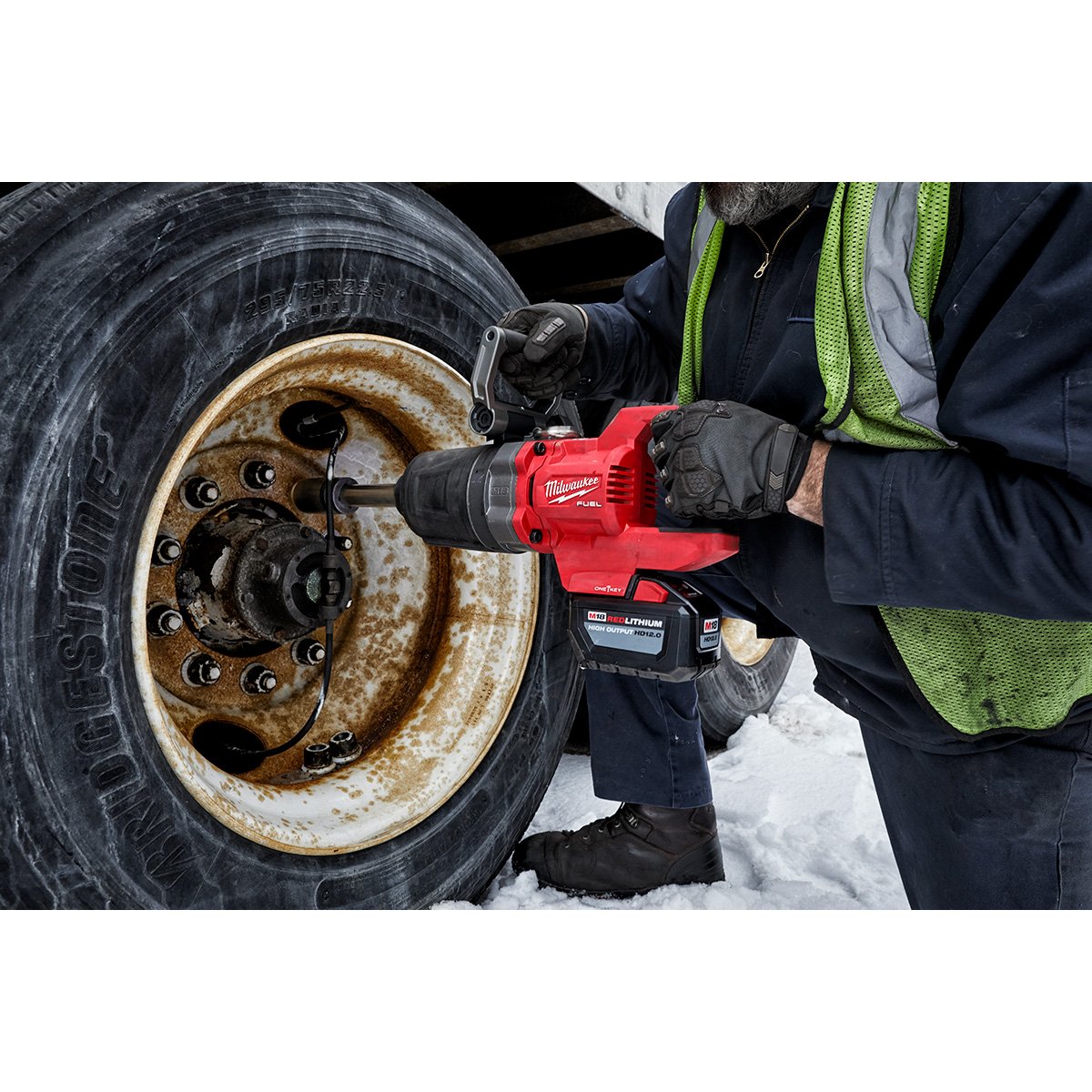 Milwaukee 2869-22HD M18 FUEL™ 1" D-Handle Ext. Anvil High Torque Impact Wrench w/ ONE-KEY™- Kit - in use