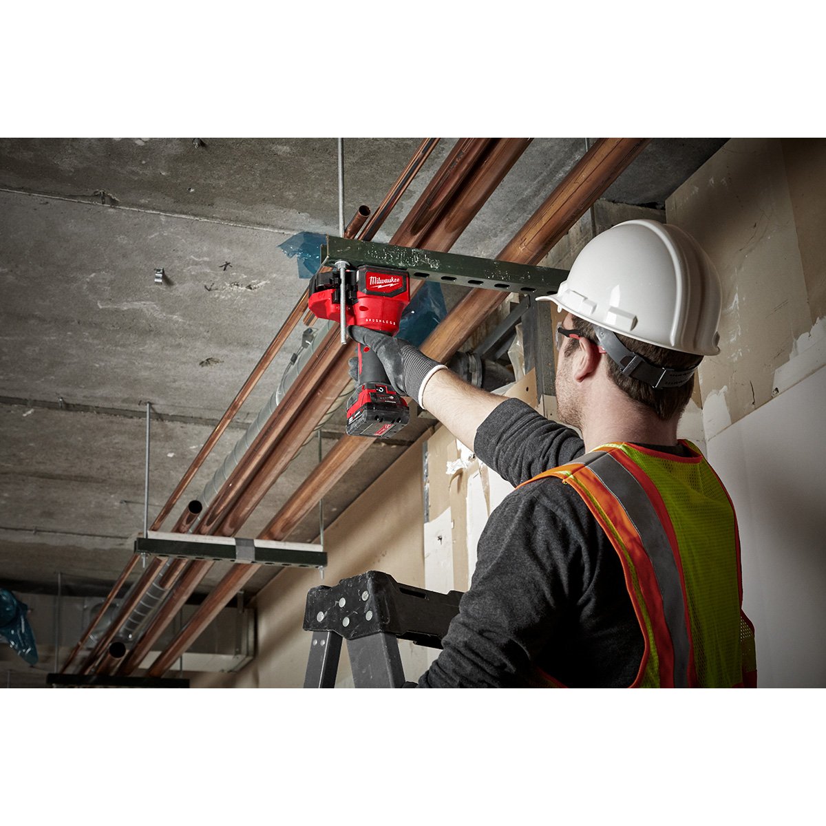Milwaukee 2872-21 M18™ Threaded Rod Cutter Kit - in use