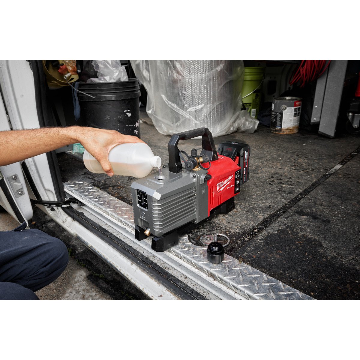 Milwaukee 2941-21 M18 FUEL™ 5 CFM Vacuum Pump Kit - in use
