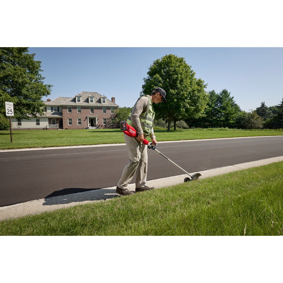 Milwaukee 3011-20 M18 FUEL™ Edger - in use