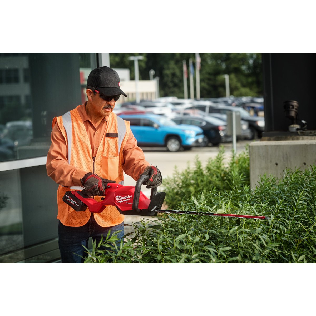 Milwaukee 3033-21 M18 FUEL™ 24" Hedge Trimmer Kit - in use