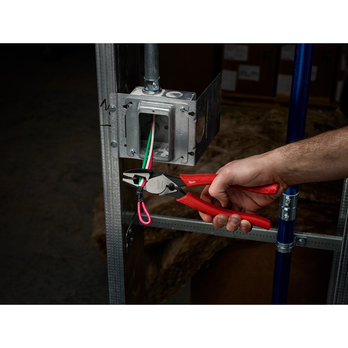 Milwaukee 48-22-6100 9 in. High Leverage Lineman's Pliers w/ Crimper - in use