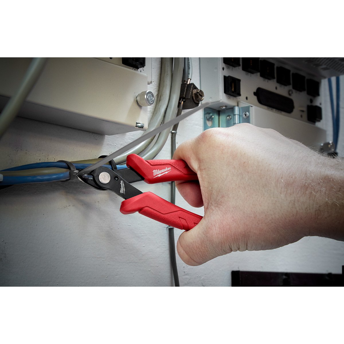 Milwaukee 48-22-6105 Mini Flush Cutters - in use