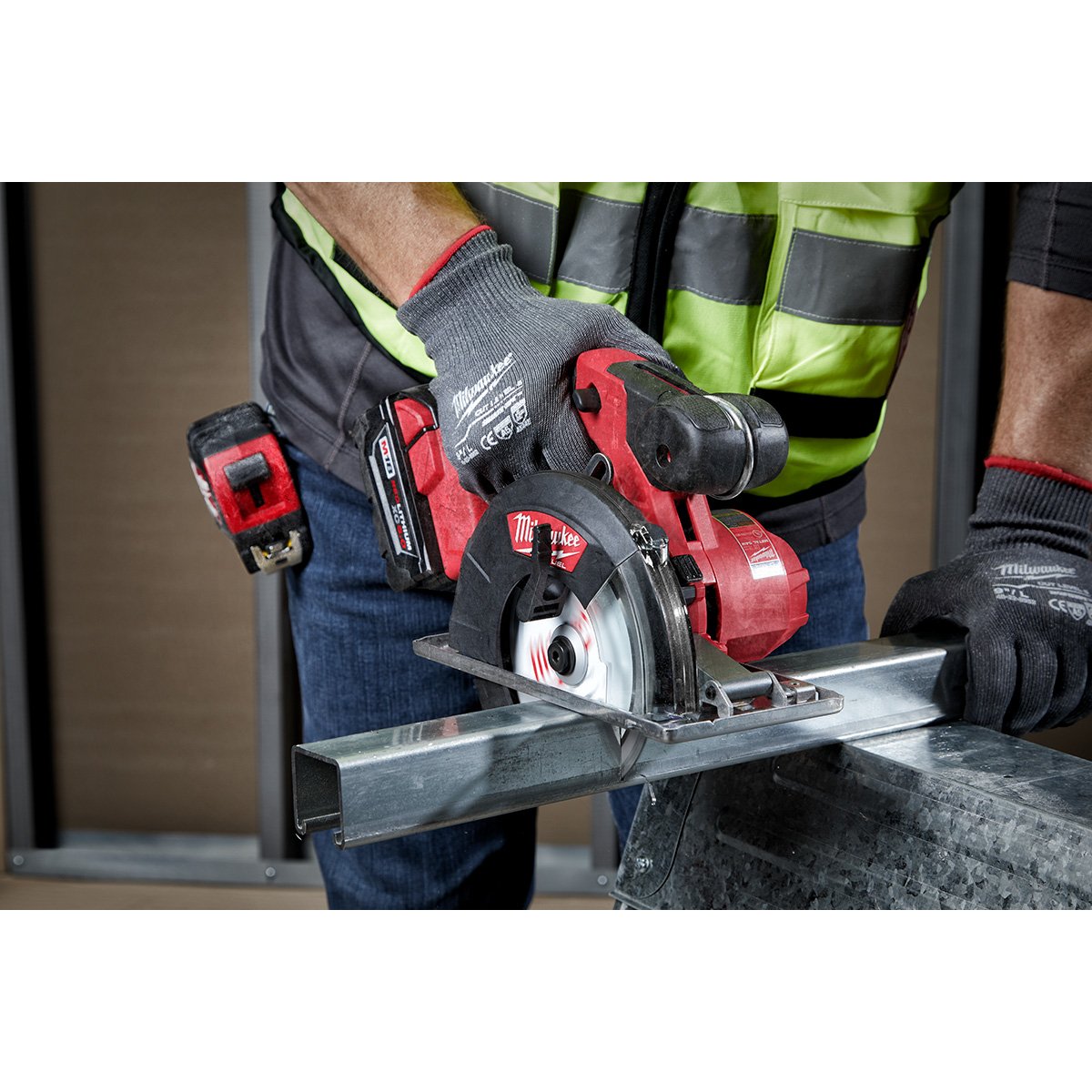Milwaukee 48-40-4070 5-3/8 in. 30T Ferrous Metal Circular Saw Blade - in use