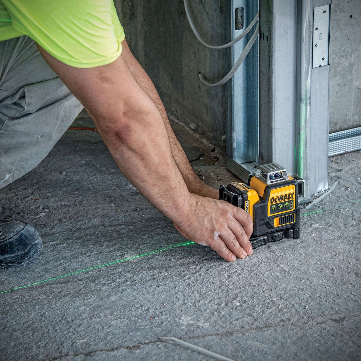 DEWALT DW089LG 12V Beam Battery, Green - in use