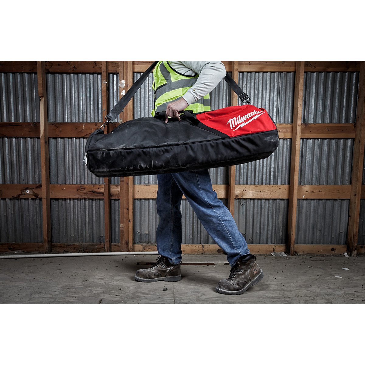 Milwaukee 2136-20 M18™ ROCKET™ Tower Light/Charger - in use