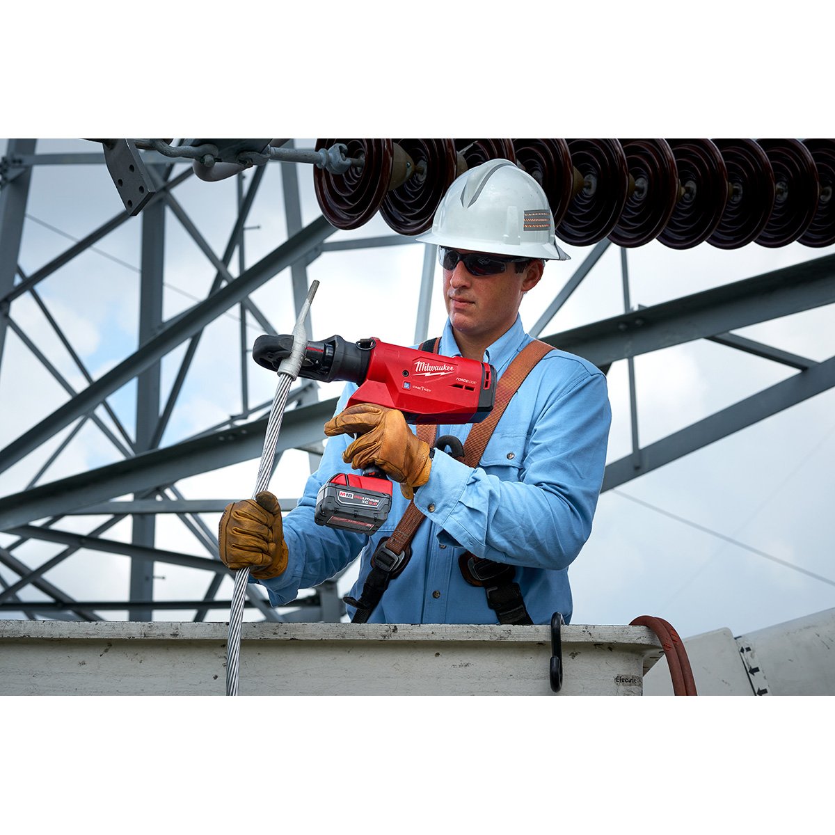 Milwaukee 2778-22 M18™ FORCE LOGIC™ 12T Utility Crimper - in use