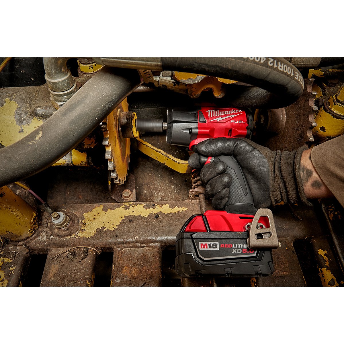 Milwaukee 2960-20 M18 FUEL™ 3/8 Mid-Torque Impact Wrench w/ Friction Ring - in use
