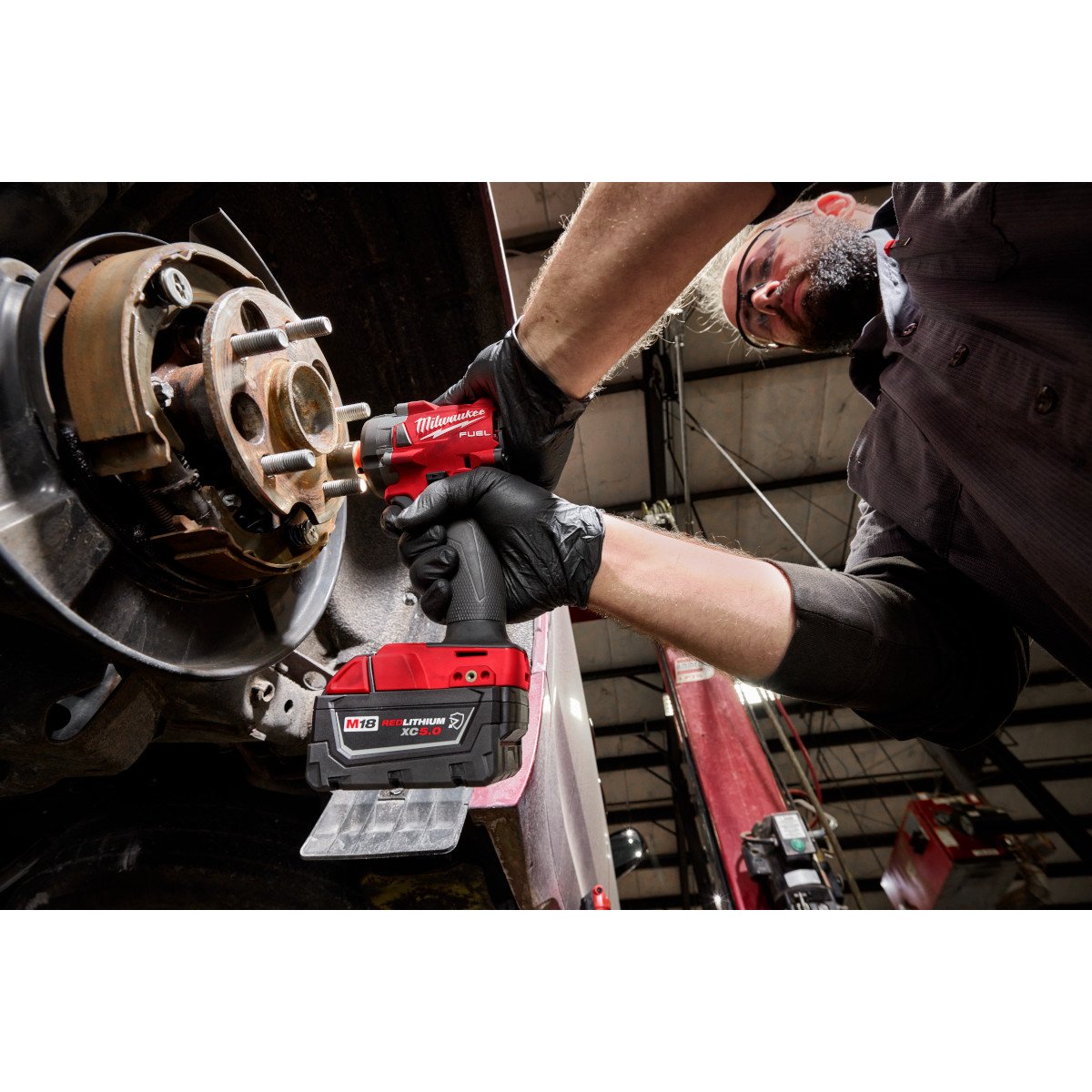Milwaukee 48-11-1850R M18™ REDLITHIUM™ XC5.0 Resistant Battery - in use