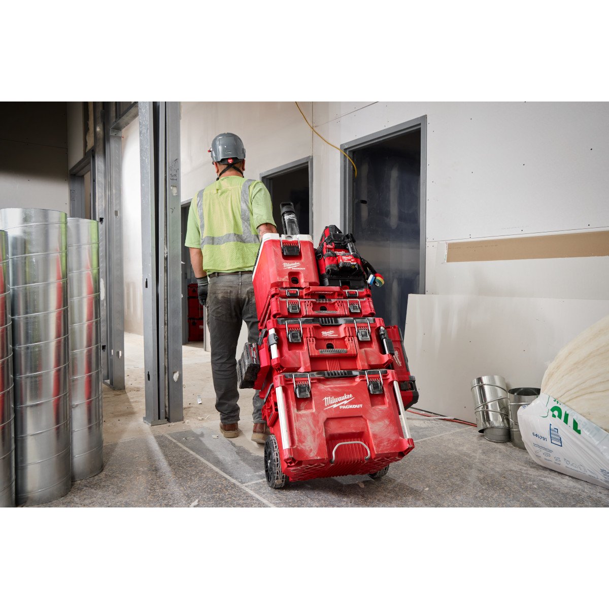Milwaukee 48-22-8371B PACKOUT™ 25oz Bottle with Chug Lid - in use