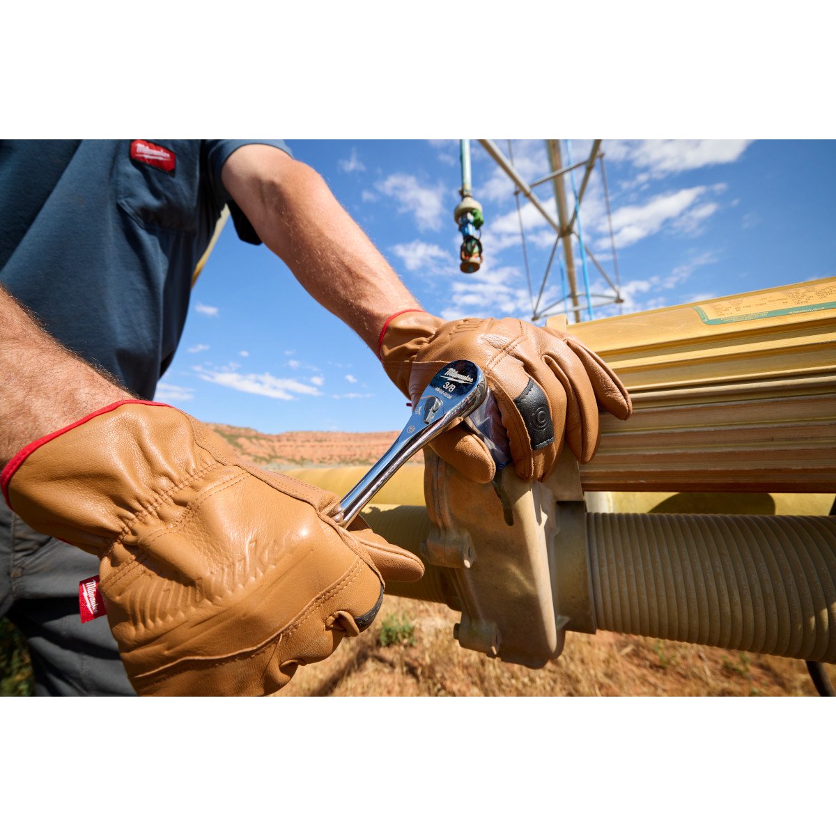 Milwaukee 48-22-9038 3/8 in. Drive Ratchet - in use