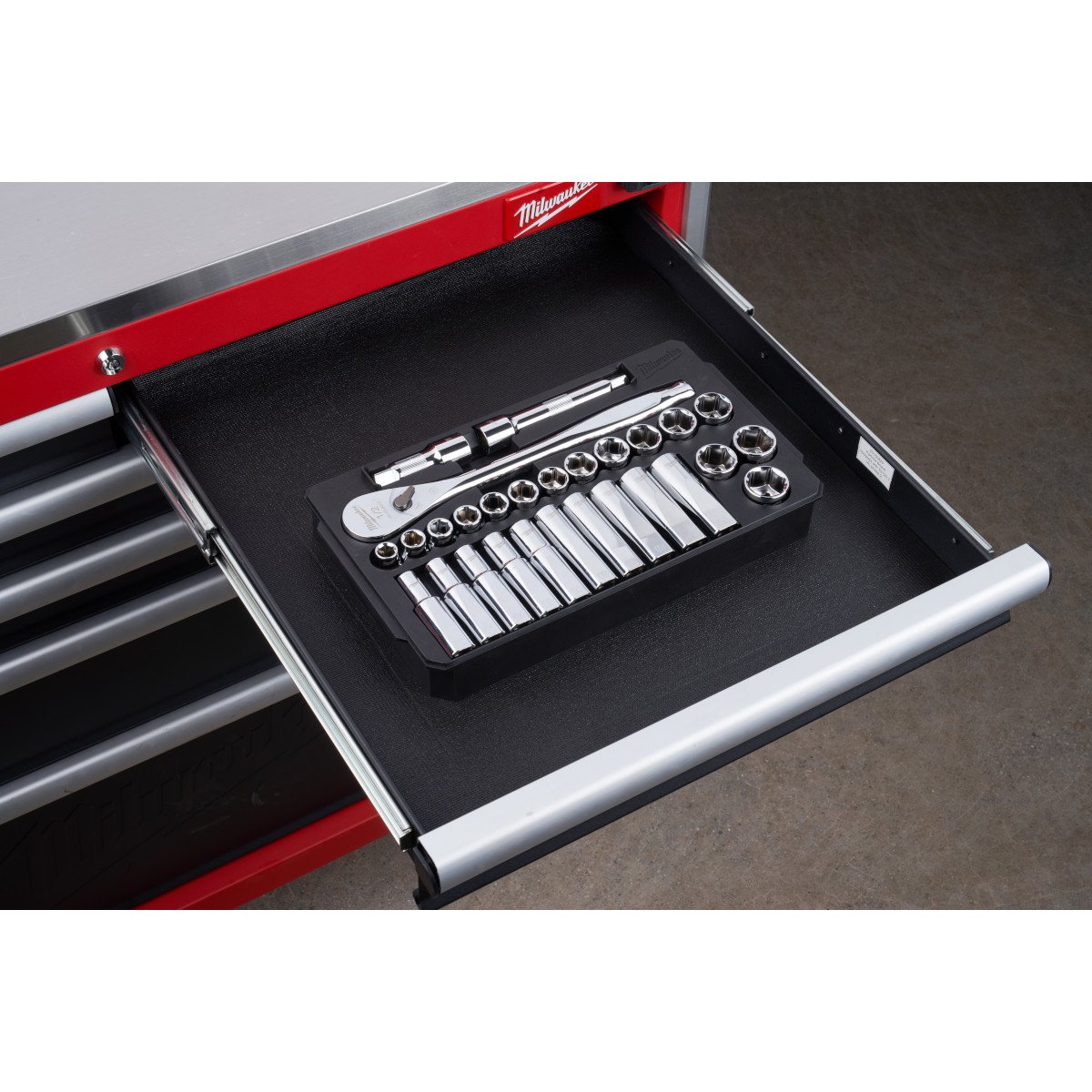 Milwaukee 48-22-9510 28 pc. 1/2 in. Socket Wrench Set (Metric) - in use
