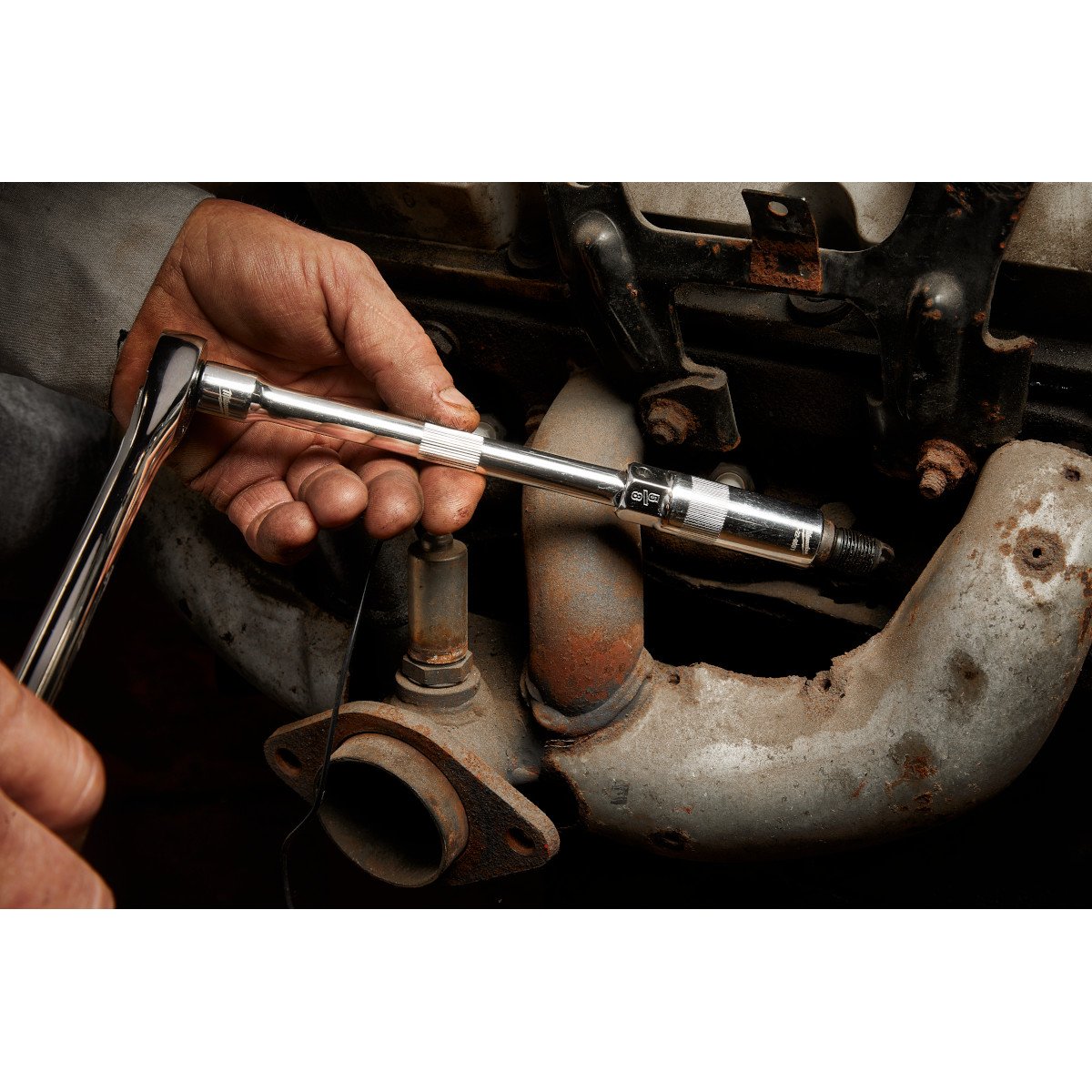 Milwaukee 48-22-9551 3/8" Drive 5/8" Spark Plug Socket - in use