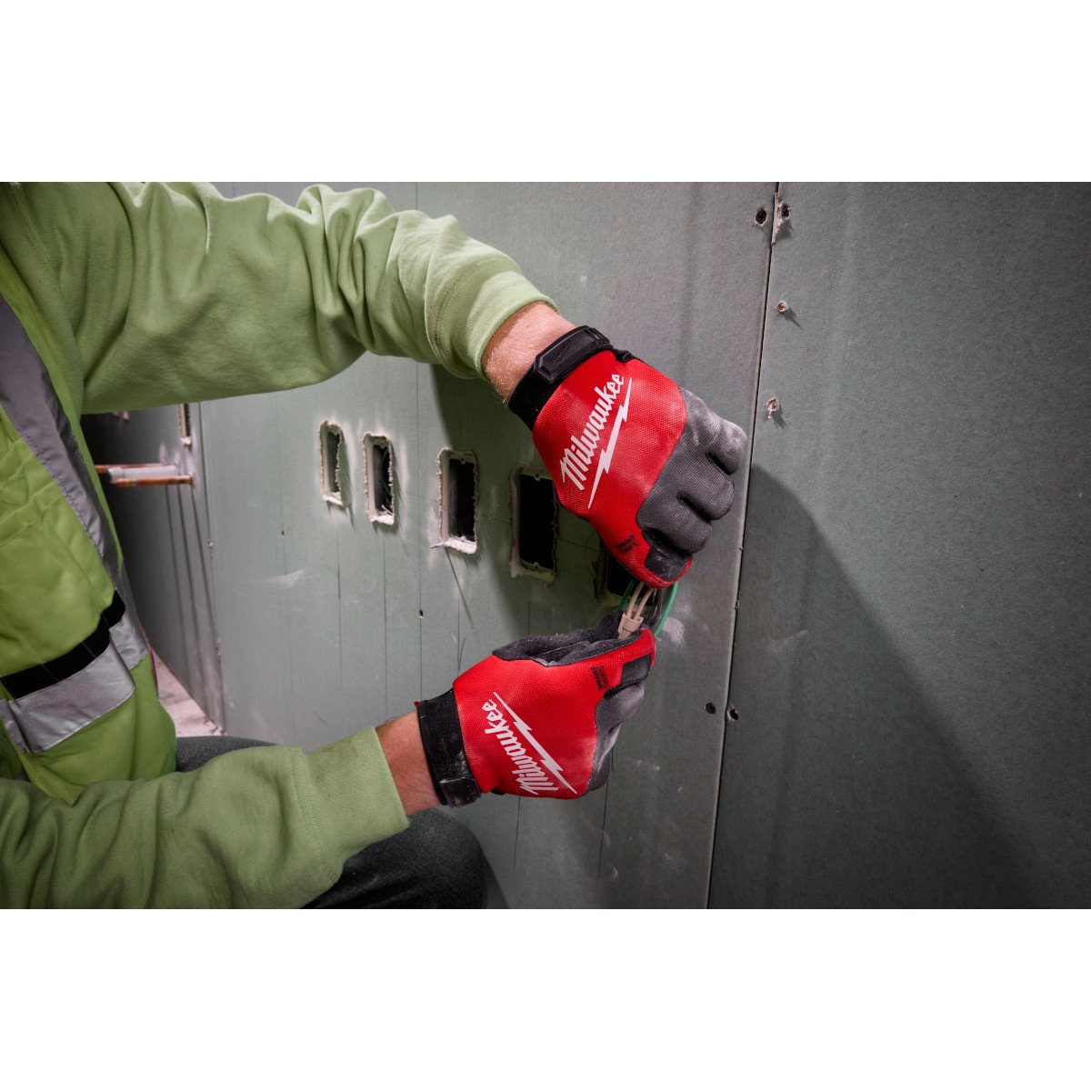 Milwaukee 48-73-8524 2X-Large Lightweight Work Gloves - in use
