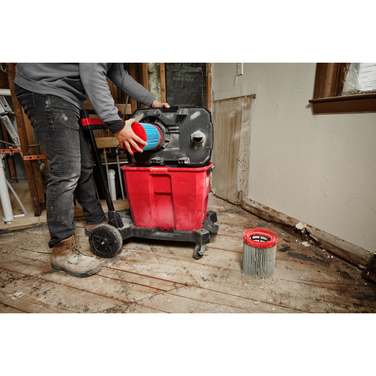 Milwaukee 49-90-1978 Large Wet/Dry Vacuum High Efficiency Filter - in use