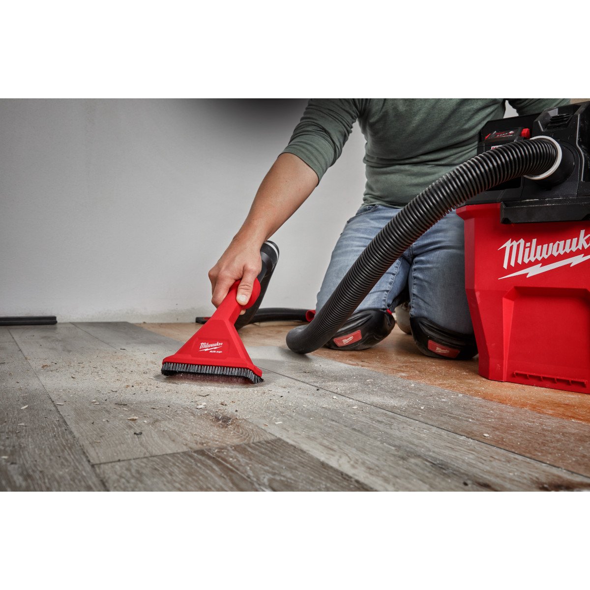 Milwaukee 49-90-2038 AIR-TIP™ Rocking Utility Nozzle w/ Brushes - in use