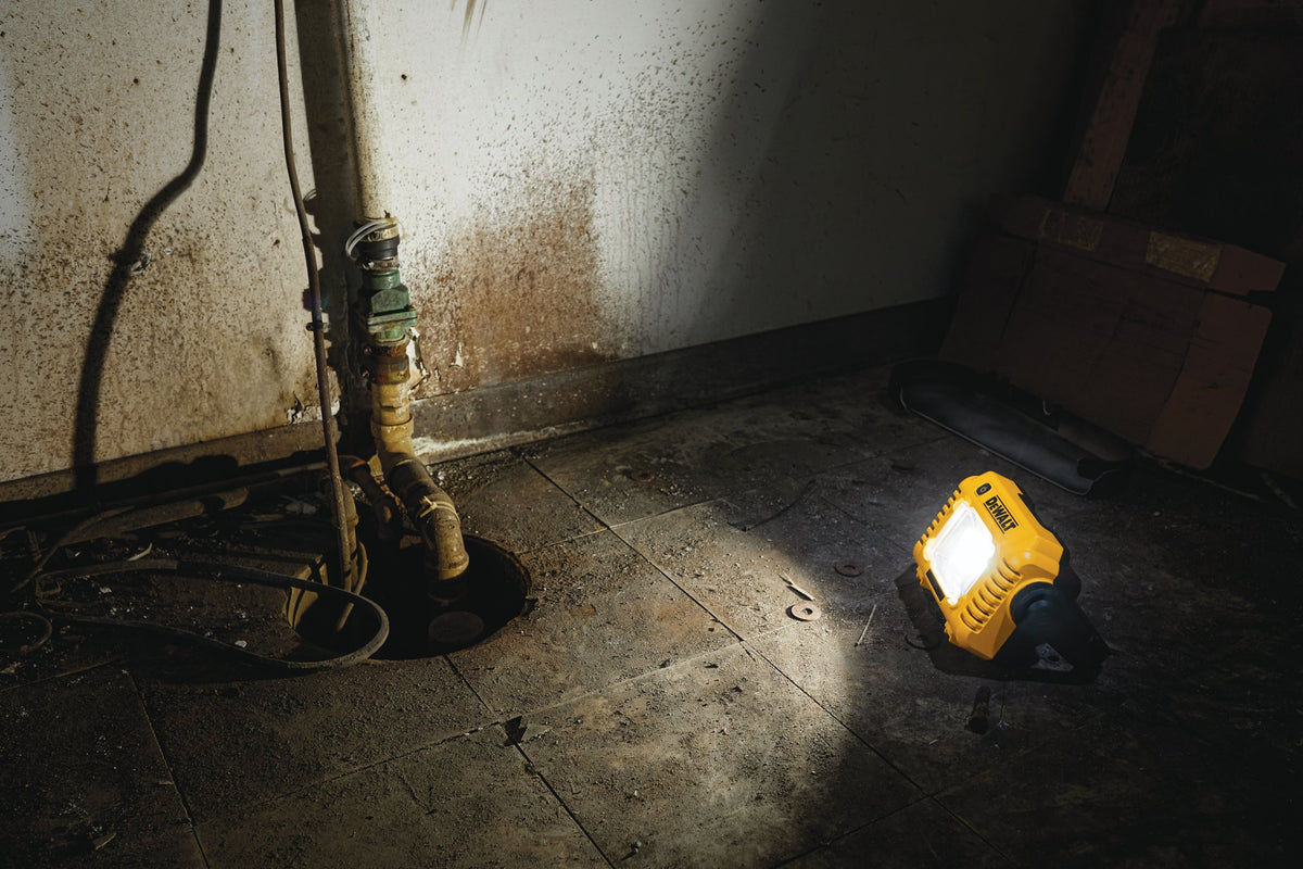 DEWALT DCL077B 12V/20V MAX* COMPACT TASK LIGHT - in use