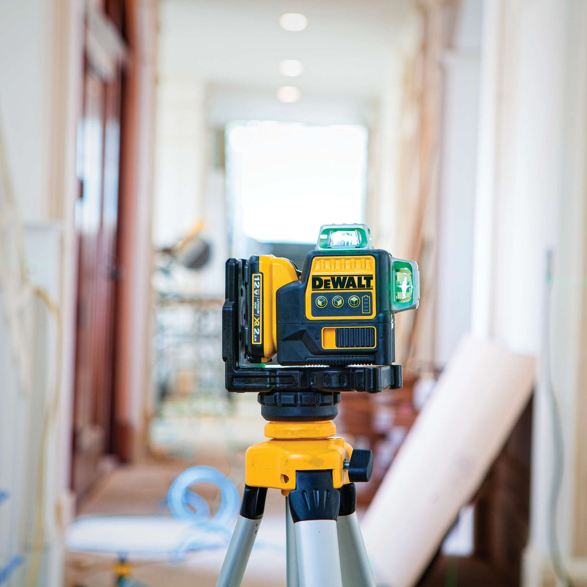 DEWALT DW089LG 12V Beam Battery, Green - in use