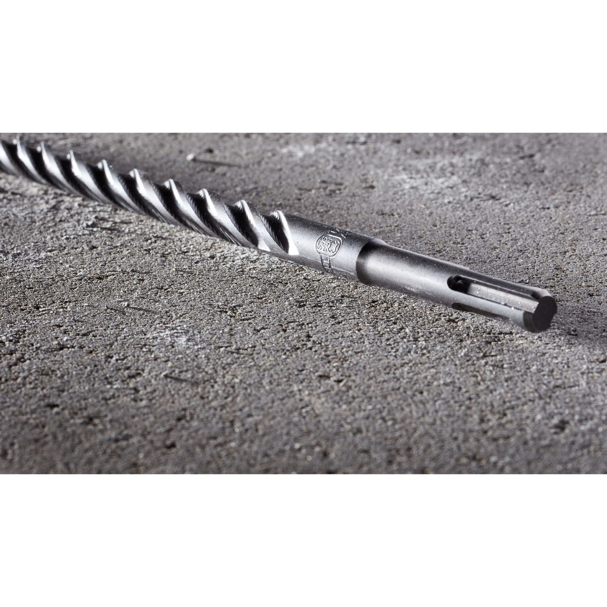 DEWALT DW5531 3/8" X 16" X 18" Solid Rock Carbide SDS+ - detail close-up