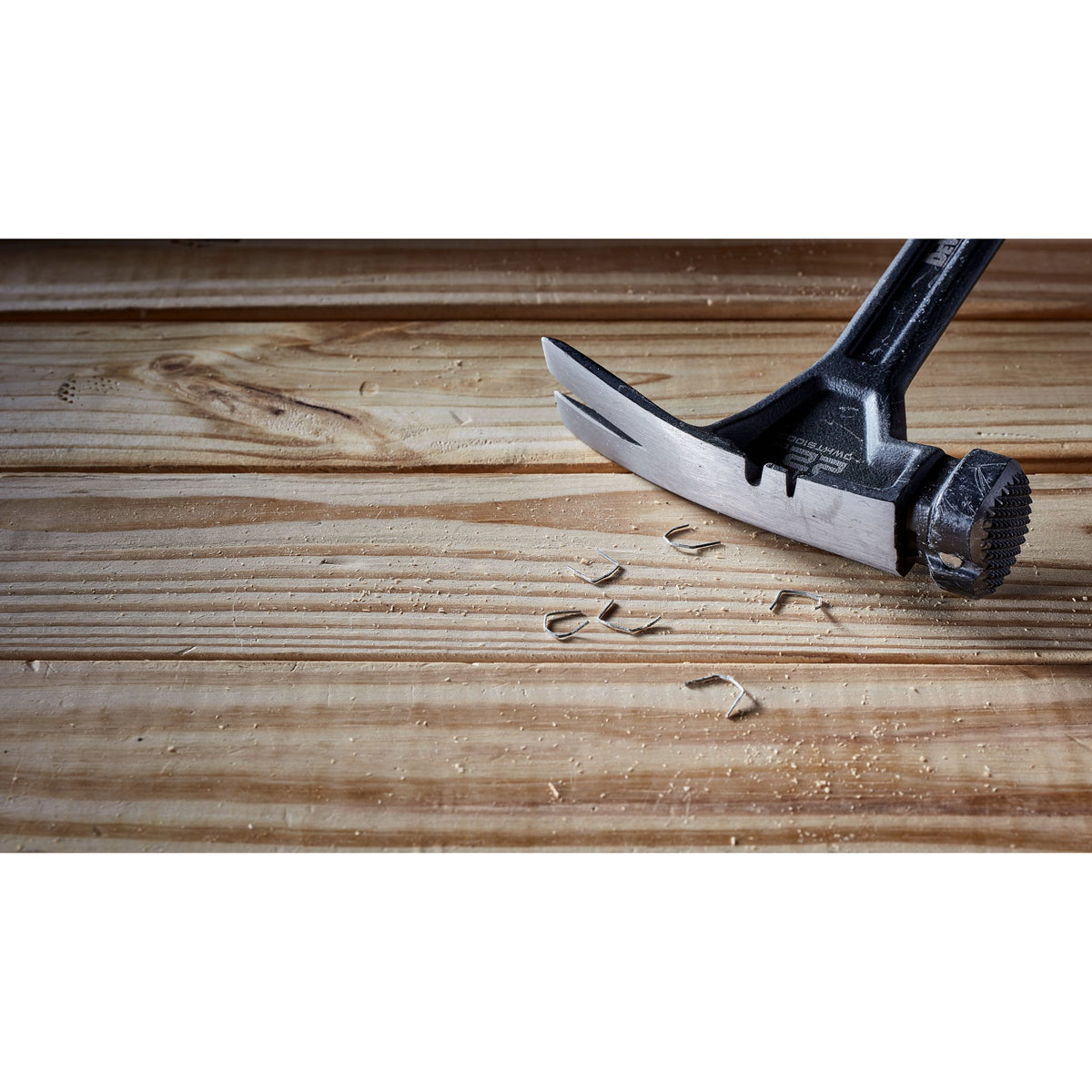 DEWALT DWHT51005 22 oz. Steel Framing Hammer - detail close-up