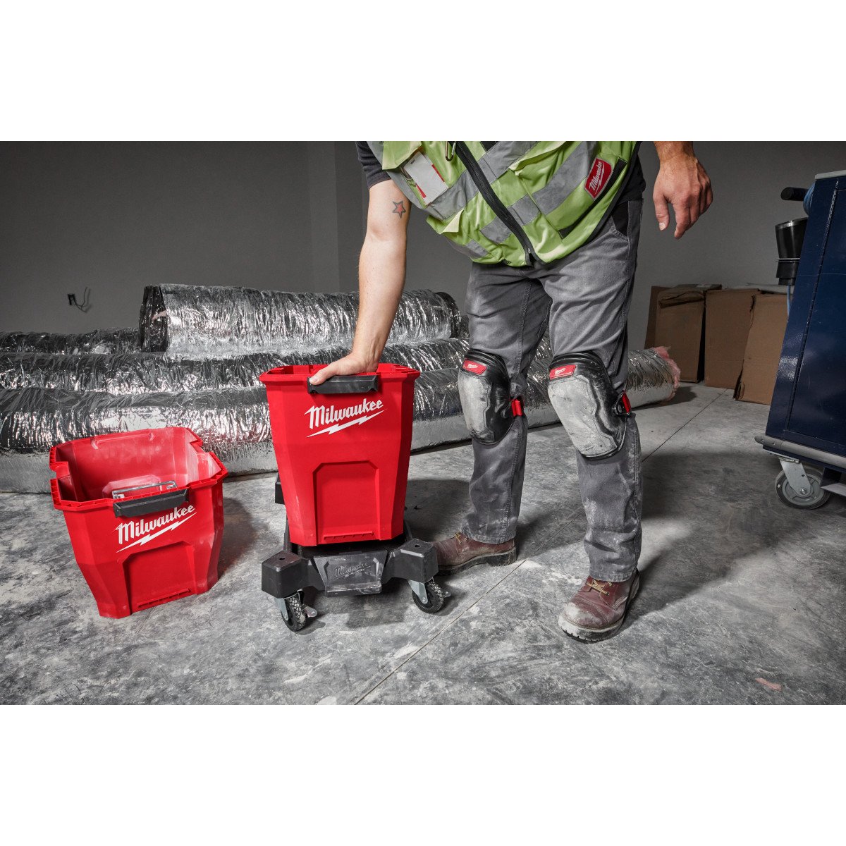 Milwaukee 0912-20 9 Gallon Wet/Dry Vacuum Tank - in use