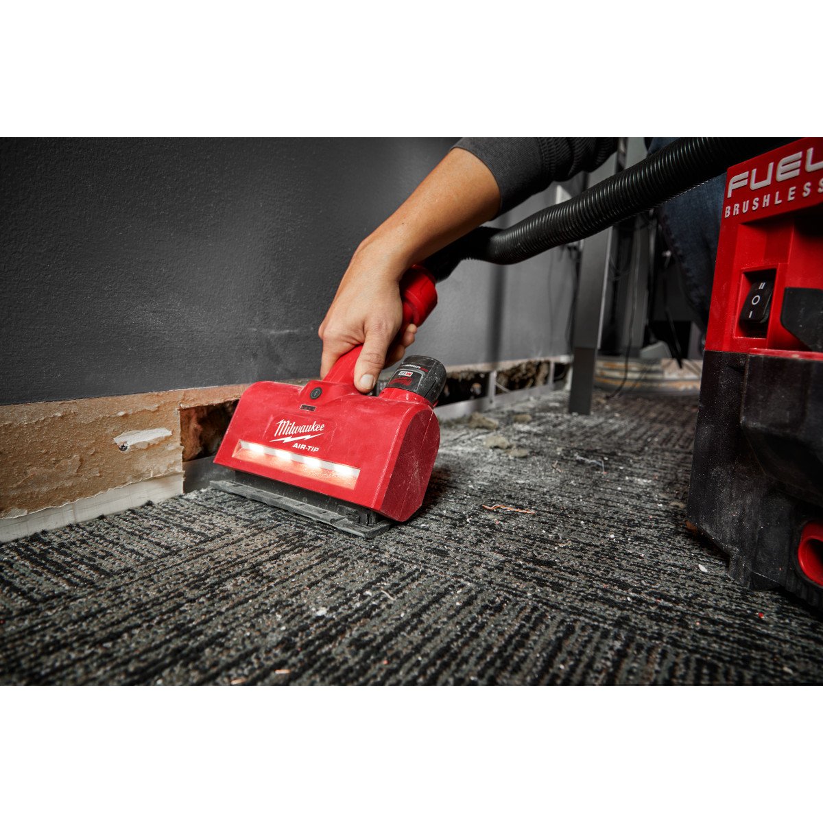 Milwaukee 0980-20 M12™ AIR-TIP™ Utility Nozzle - in use