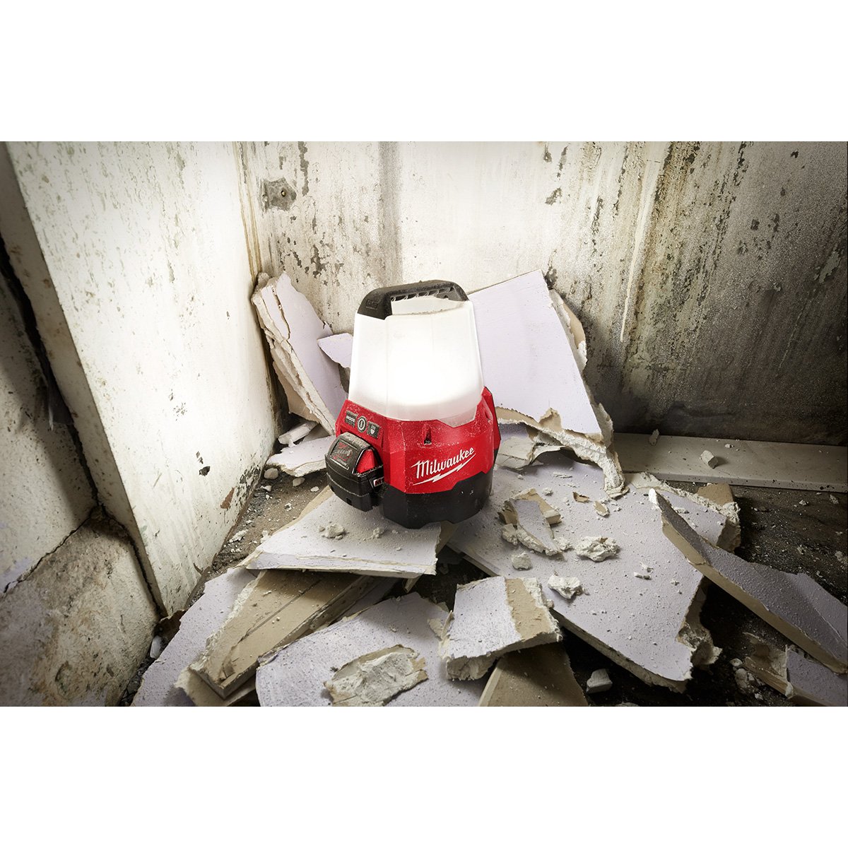 Milwaukee 2144-20 M18™ RADIUS™ Compact Site Light with Flood Mode - in use