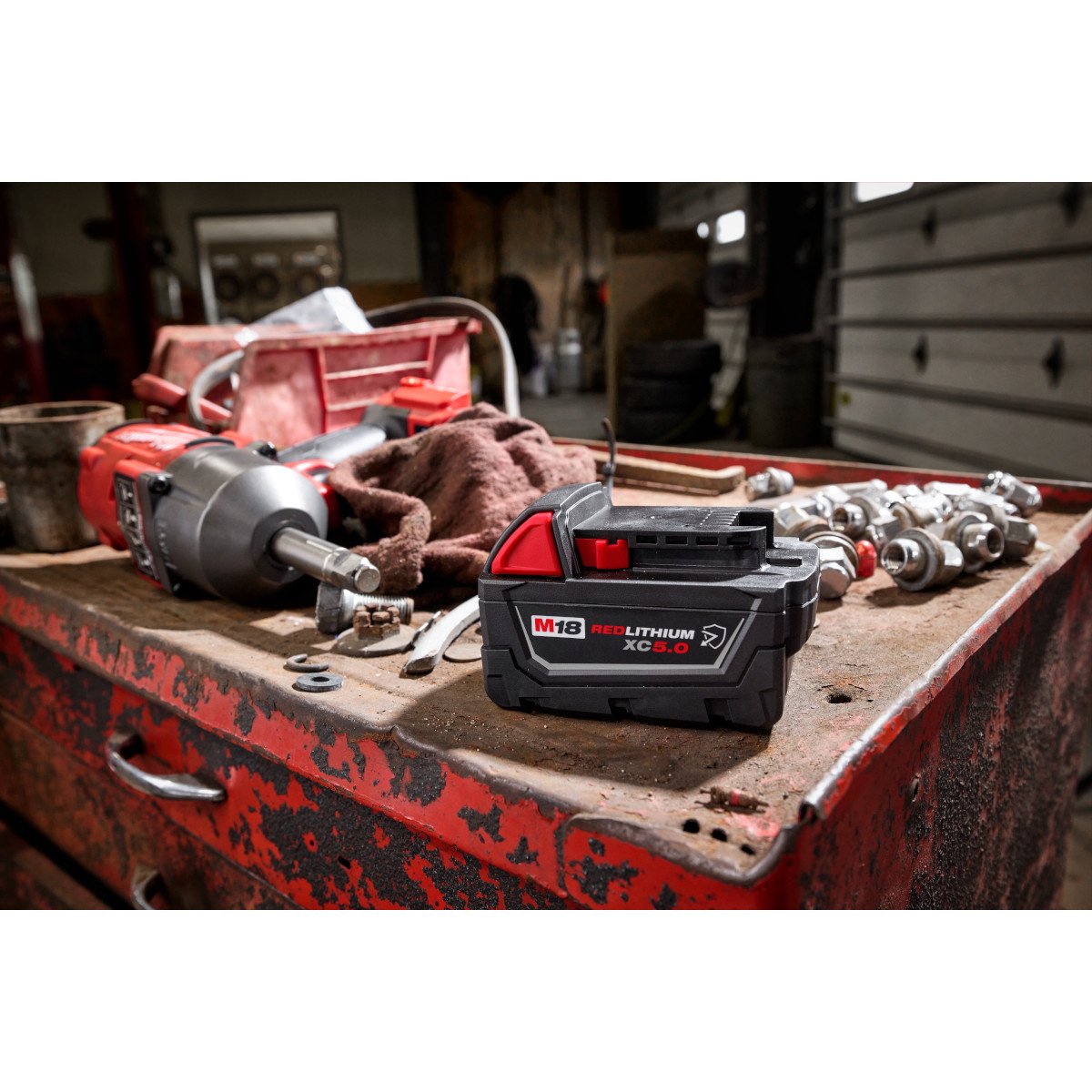 Milwaukee 48-11-1850R M18™ REDLITHIUM™ XC5.0 Resistant Battery - in use