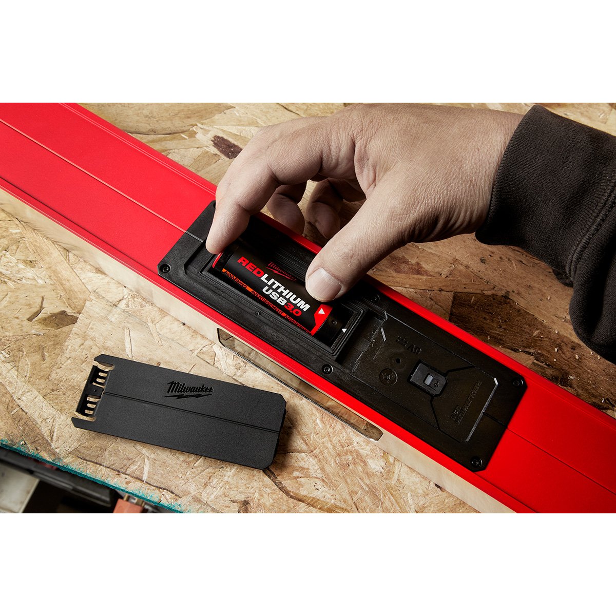Milwaukee 48-11-2131 REDLITHIUM™ USB 3.0AH Battery - in use