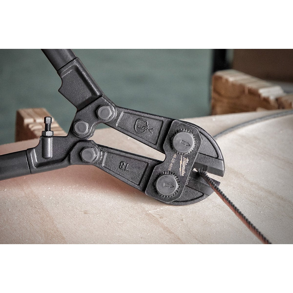 Milwaukee 48-22-4018 18 in. Bolt Cutter - in use