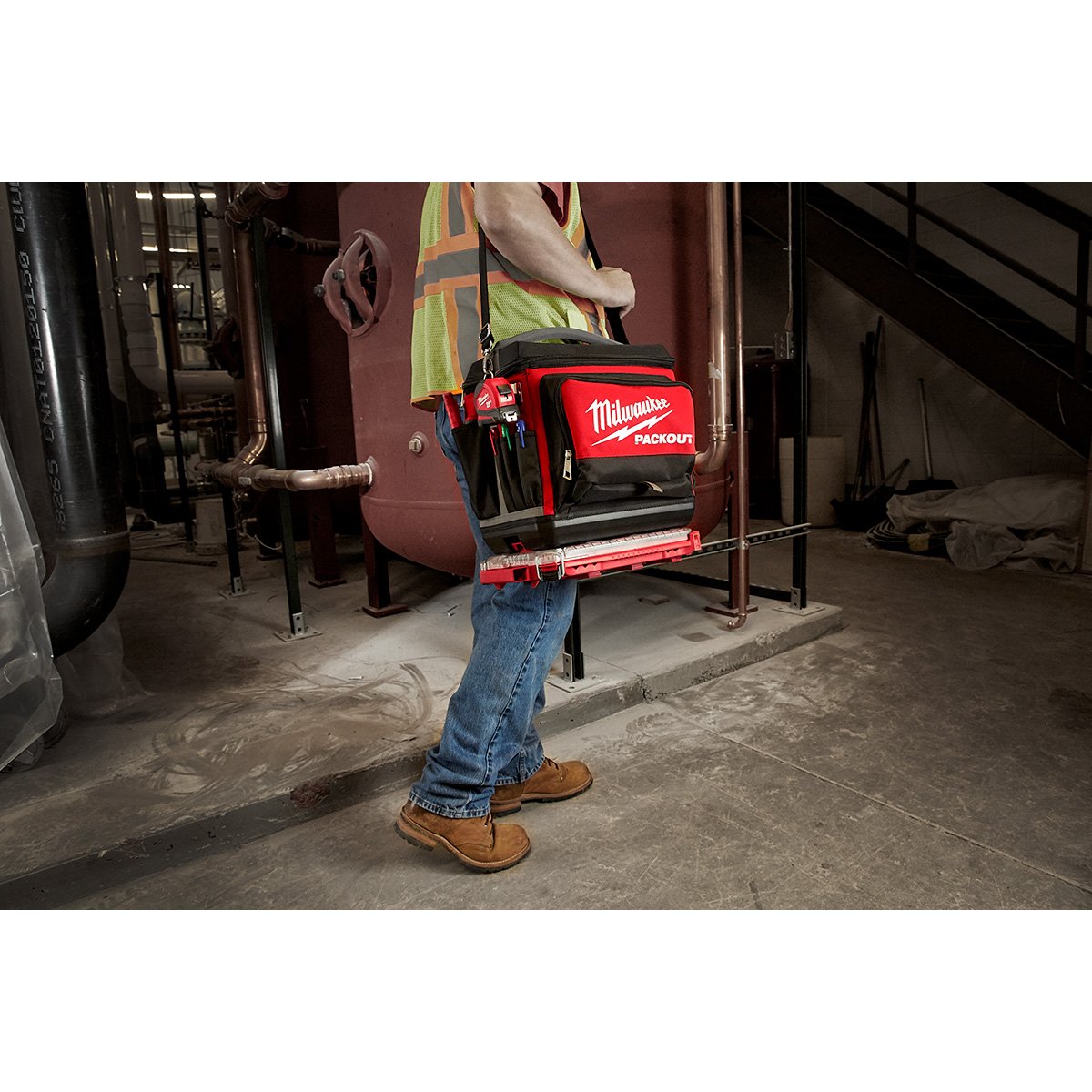 Milwaukee 48-22-8302 PACKOUT™ Cooler - in use