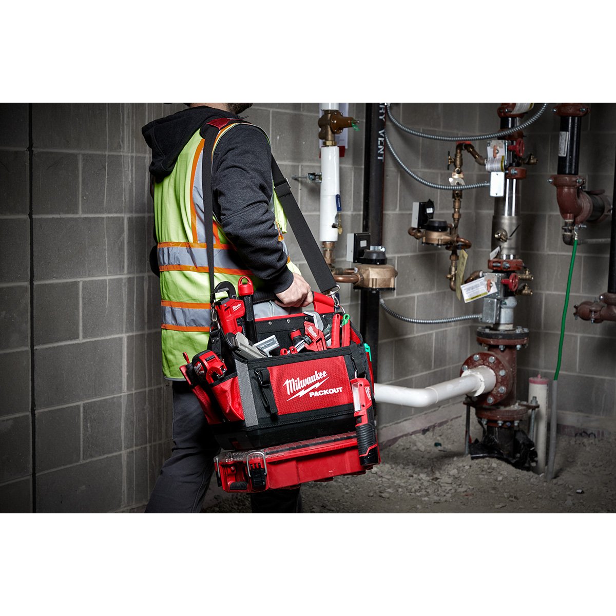 Milwaukee 48-22-8315 PACKOUT™ 15" Tote - in use