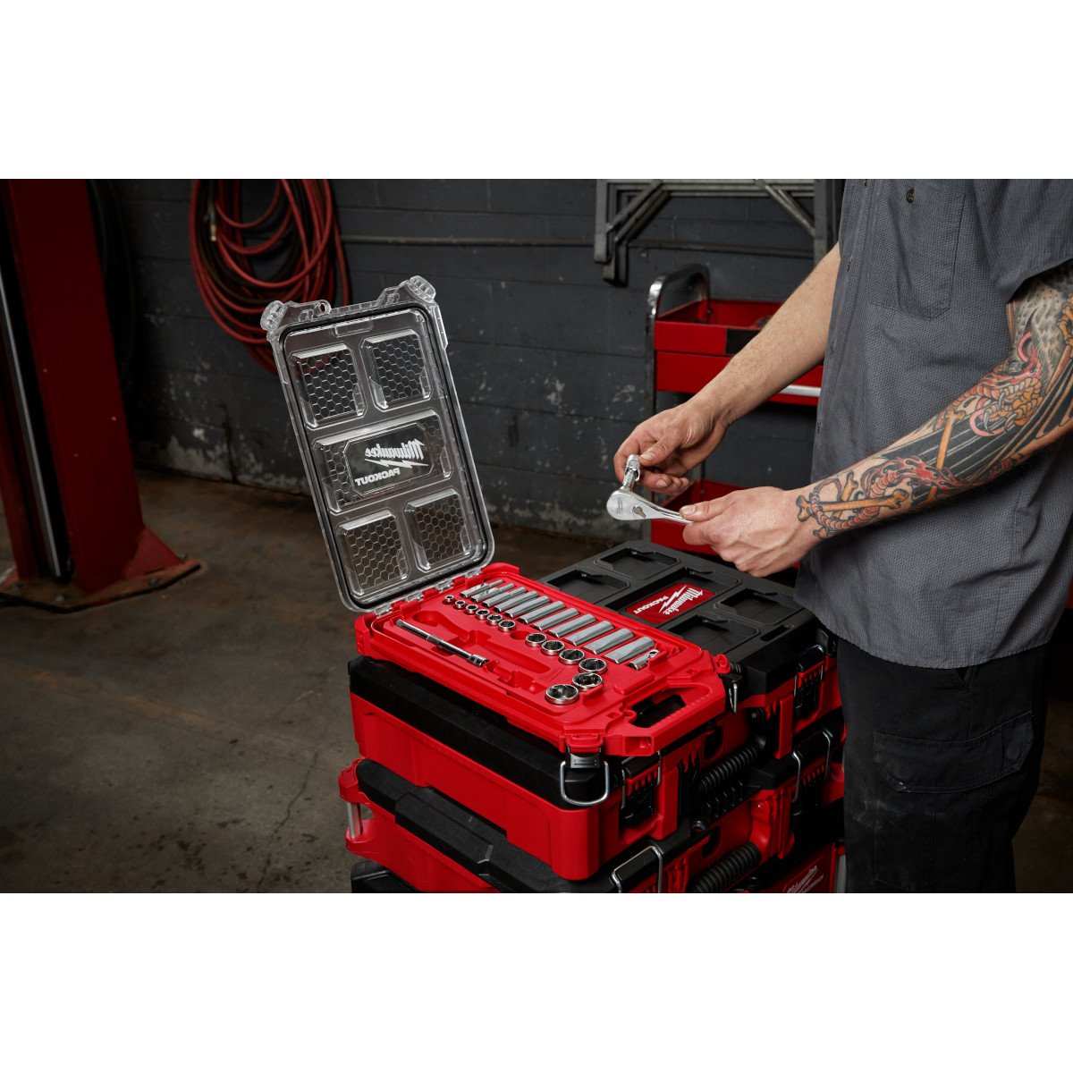 Milwaukee 48-22-9481 3/8" 28 Pc Ratchet & Socket Set with PACKOUT™ Organizer - in use