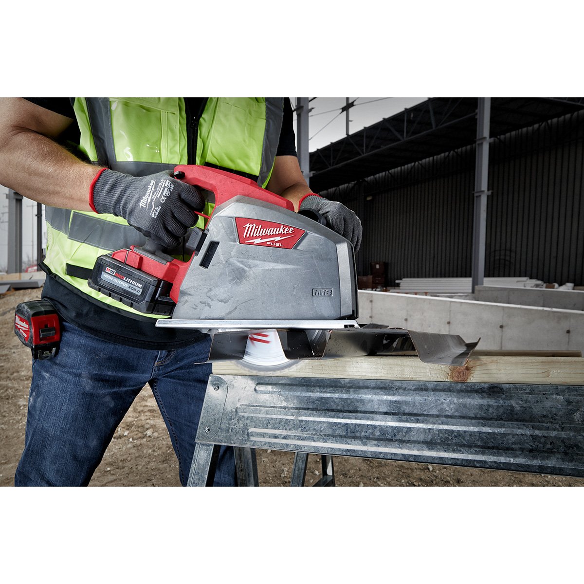 Milwaukee 48-40-4515 8 in. 42 Tooth Dry Cut Cermet Tipped Circular Saw Blade - in use