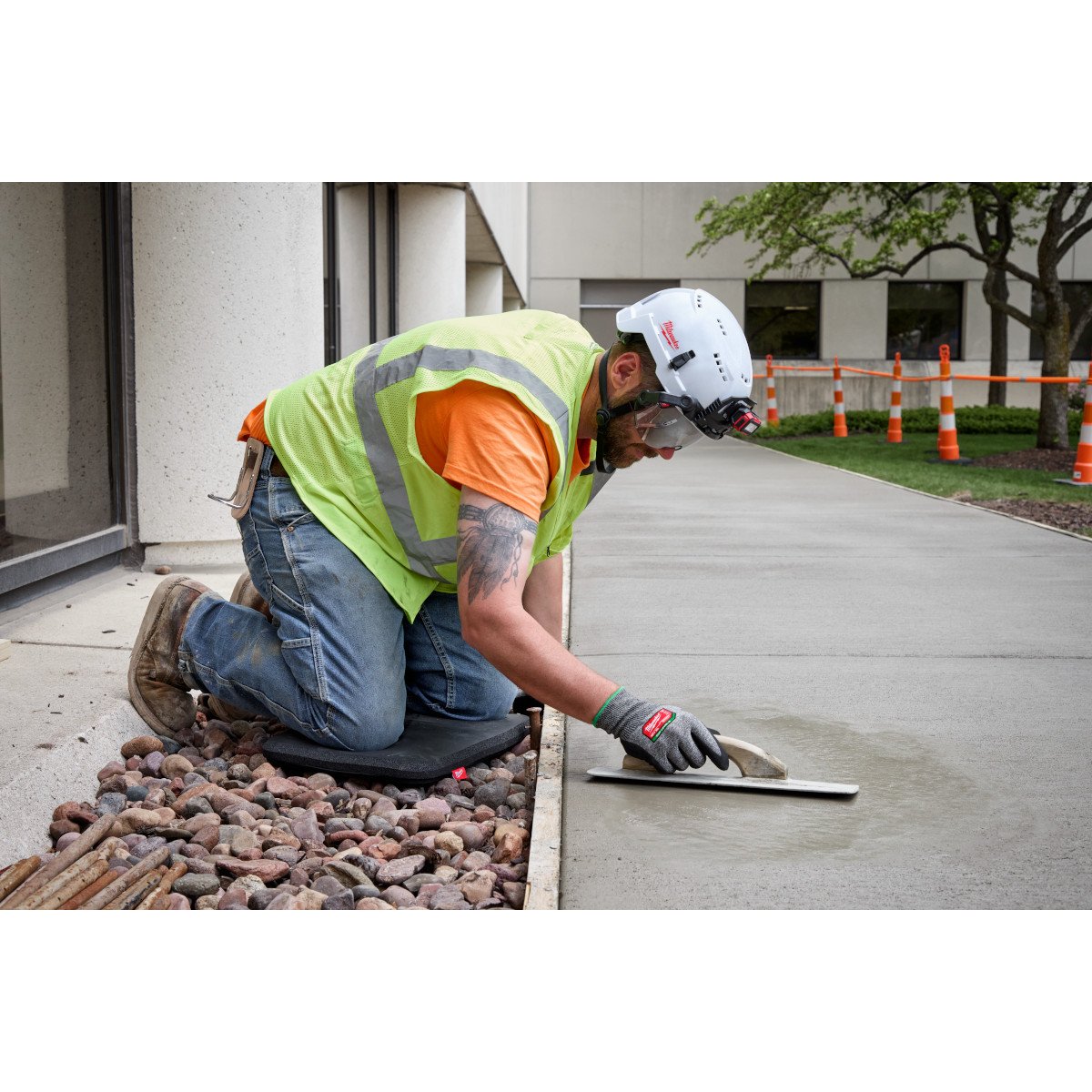 Milwaukee 48-73-6100 Kneeling Pad - in use