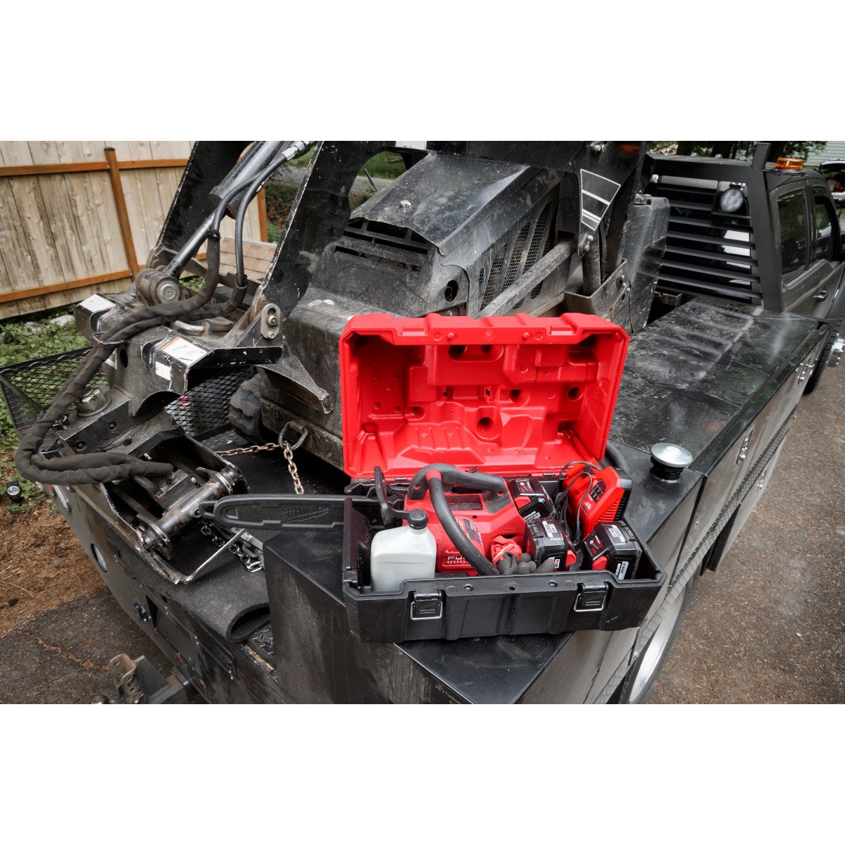 Milwaukee 49-16-2746 Top Handle Chainsaw Case - in use