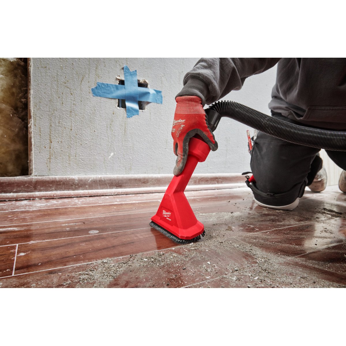 Milwaukee 49-90-2038 AIR-TIP™ Rocking Utility Nozzle w/ Brushes - in use