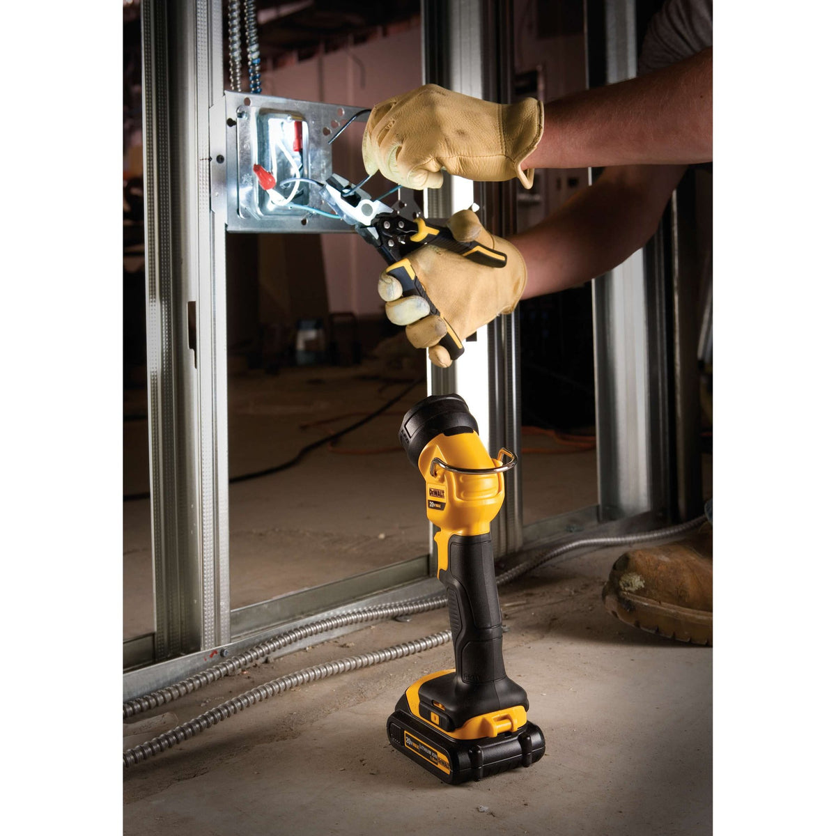 DEWALT DCL040 20V Max* Led Work Light / Flashlight - in use