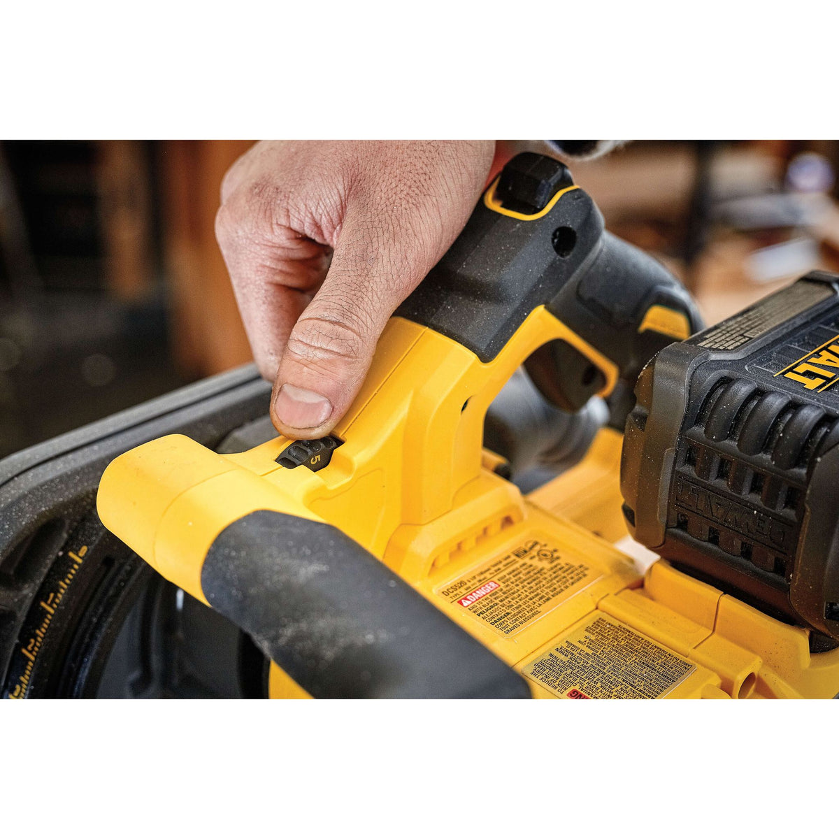 DEWALT DCS520T1 Flexvolt 60V Max Circular Saw, 6-1/2-Inch, Cordless Tracksaw Kit - detail close-up