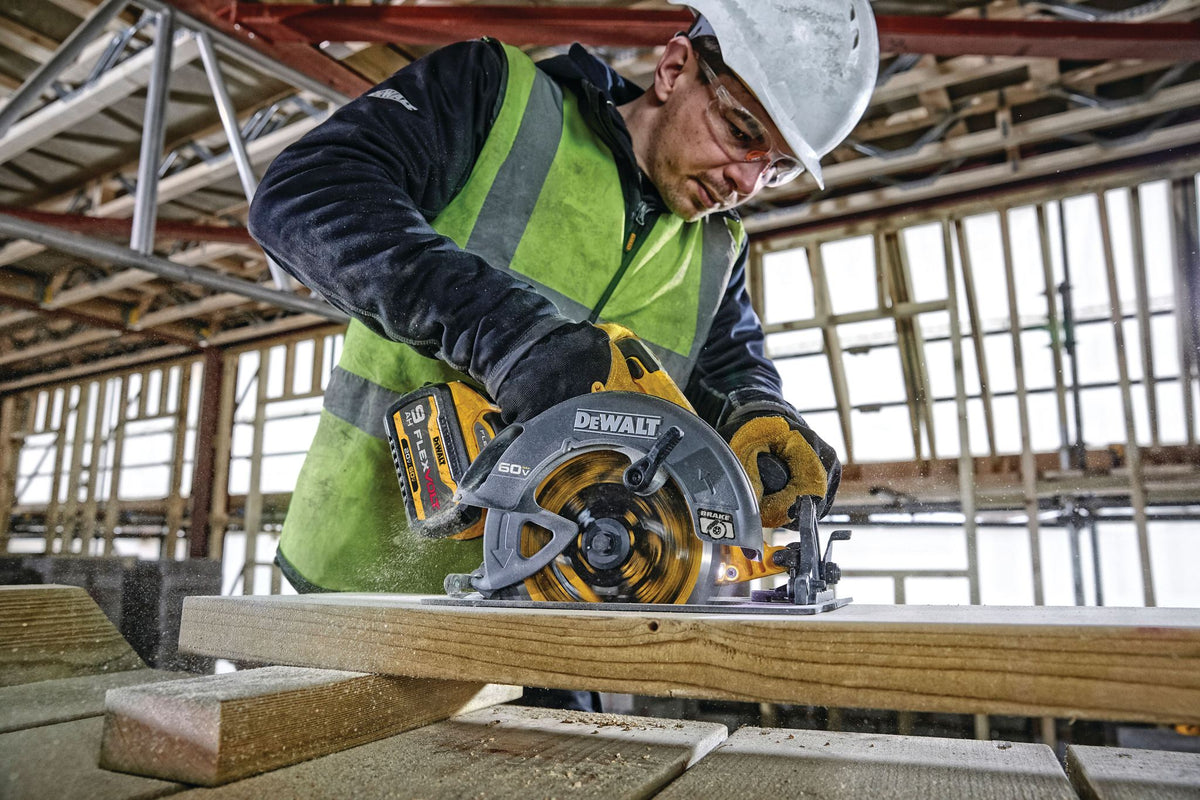DEWALT DCS578X1 FLEXVOLT 60V MAX Brushless 7-1/4 in. Cordless Circular Saw Kit with Brake - in use