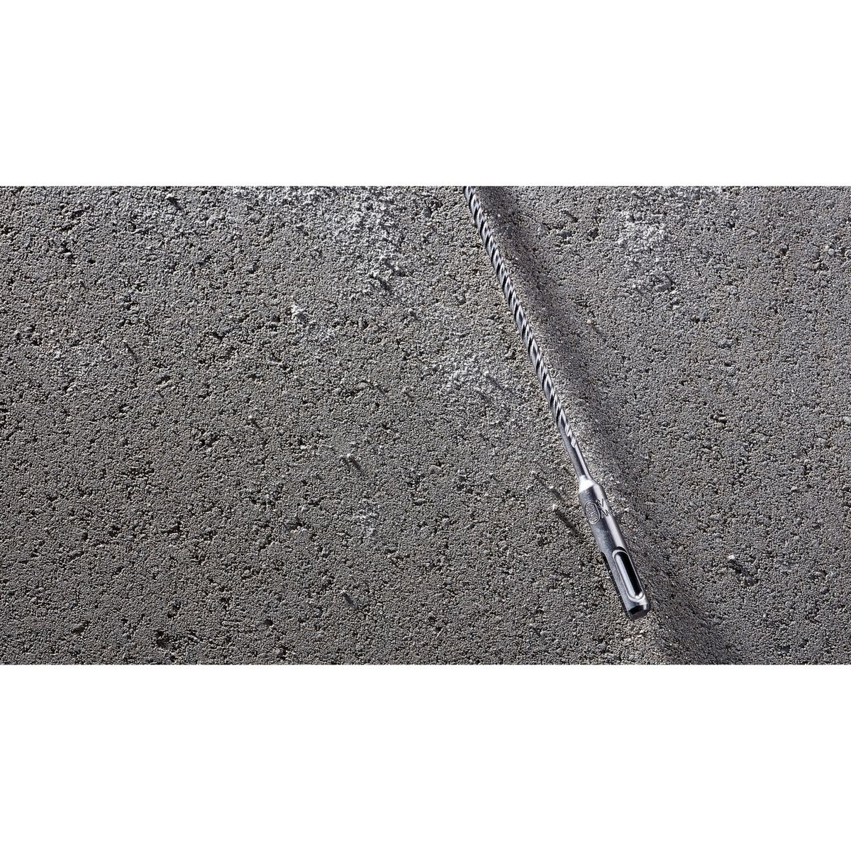 DEWALT DW5524B25 5/16" X 4" X 6-1/2" Solid Carbide SDS+ - detail close-up